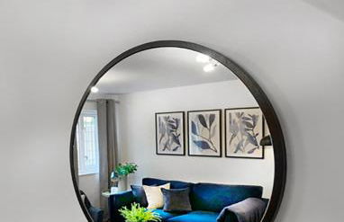 Knaphill - 2 Bedroom Terrace House - With Garden - Photo 2