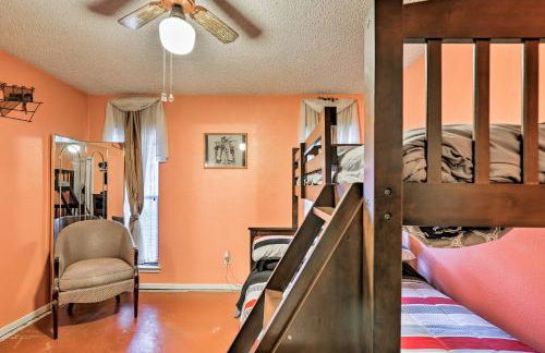 2 Mi to Lake Arlington Spacious Escape with Deck - Foto 20