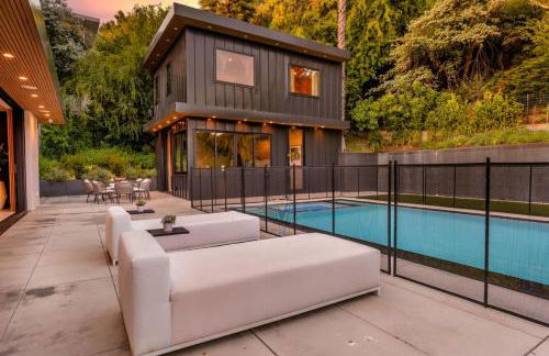 Luxury 6BR Beverly Hills Villa with Pool and Views - Photo 74