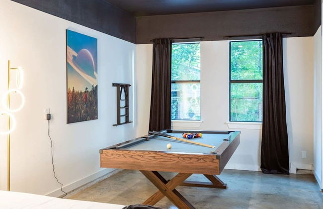 5 000 SQ FT Private 10br Compound DT 6 Min Drive - Photo 4