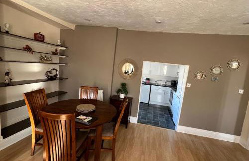 Stay in Yeovil Town Centre, Large 2 BD Apt With Parking, Sleeps 4 - Foto 5