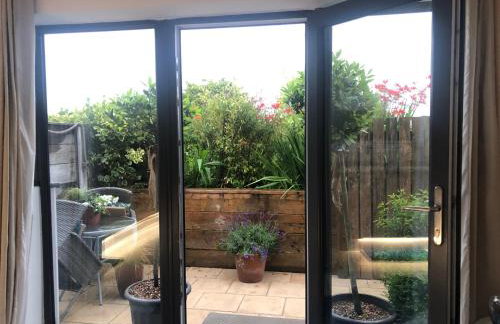 Ocean Drive Deluxe Apartment with complimentary Day Time Beach hut - Foto 39