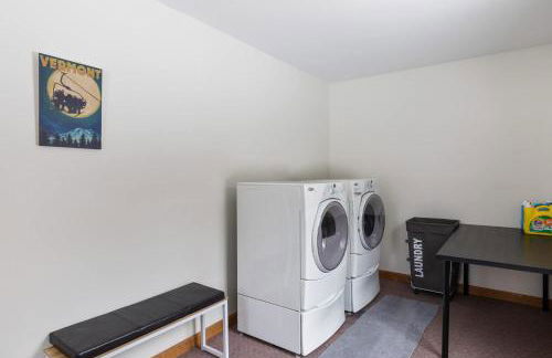 Smuggler's Notch Mountain House with hot tub & river - Foto 32