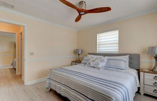 3 bedroom 2 bath home walking distance to beach - Foto 12