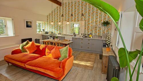 Bullclough loft - Photo 1