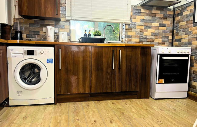 City Nearby - Parking - Wifi - Garden - Sleeps 4 - Foto 11