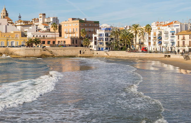 Excursión a Montserrat y Sitges + Visita a la bodega Codorníu - Foto 1