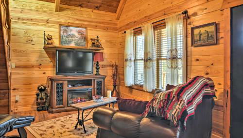 2 Mi to Lake Hamilton! Log Cabin with Cozy Loft - Foto 3
