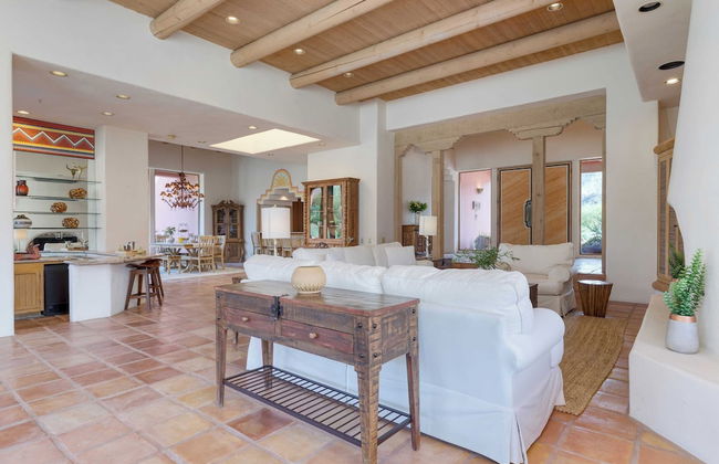 The Pond Estate by Avantstay Maximalist Designer Compound w/ 2 Casitas, Indoor + Outdoor Pools, Tennis Court, & Gorgeous Mountain Views 12k Sqft - Foto 48