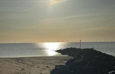 Your Seaside Escape at St Osyth Modern caravan with decking and wifi and parking Nr to Clacton on Sea - Foto 15