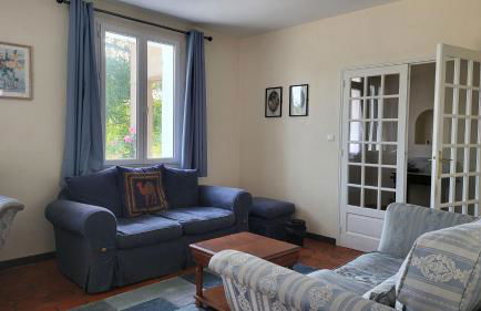 Lovely Modern 6-Bed Retreat Near 3 Swimming Lakes, Perfect for Families - Foto 22