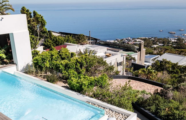 Exceptionally Unique Magnum Villa w Sea Views - Photo 3