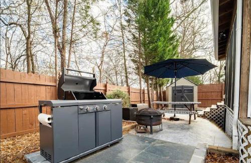 Tropical Oasis with Tiki Bar, Firepit, Seasonal Pool - Foto 45