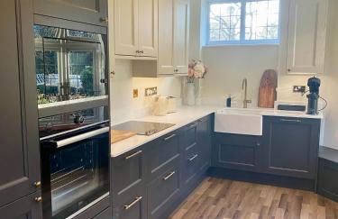 Cosy Riverside Hideaway - Photo 17