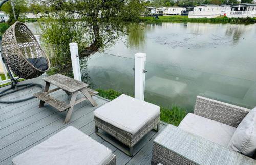 Exquisite Lake lodge in Hoburne Holiday Resort - Valentino Rose Lodge - Foto 39