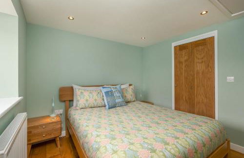 Tranquil 1 bedroom cottage 15 mins drive to sea - Foto 8