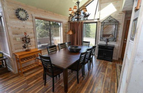 Seven Springs Sunridge 3 Bedrooms Premium Condo, Private Hot Tub! by RedAwning - Photo 10