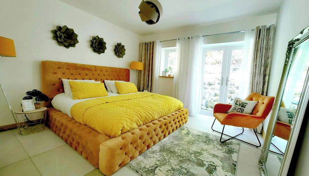 4 Bed Villa Sleeps 8 -private Terrace-free Parking - Foto 2, Imagem principal