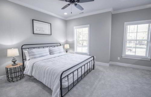 The Retreat Modern 2bed 2.5bath - Photo 2