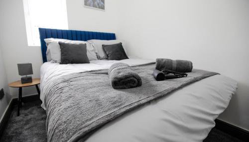 Dixon House, Sleeps 6, Free Parking, Long or Short Stays - by NMB Property - Foto 4