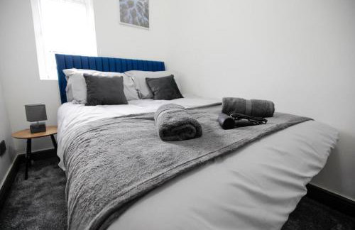 Dixon House, Sleeps 6, Free Parking, Long or Short Stays - by NMB Property - Photo 4