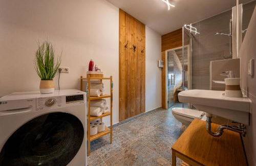 Lüftenblick - 2 Ferienwohnungen am Starnberger See, mit Terrasse oder Balkon, Weitblick, Sauna, Kamin, E-Ladestation - Foto 11