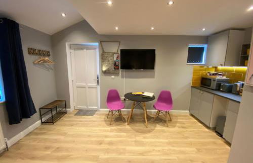 Modern Luxury 1 bed apartment with parking near Stansted Airport - Foto 8