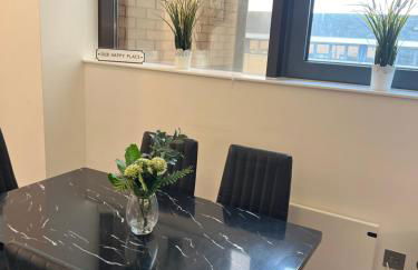 Stylish 2 bedrooms, 2 bathrooms with workspace in Milton Keynes - Photo 30