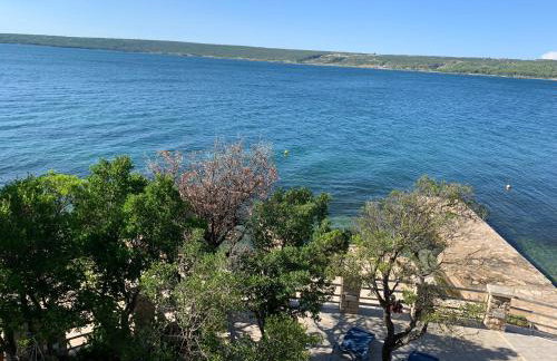 Beachfront Apartment Live - Photo 17