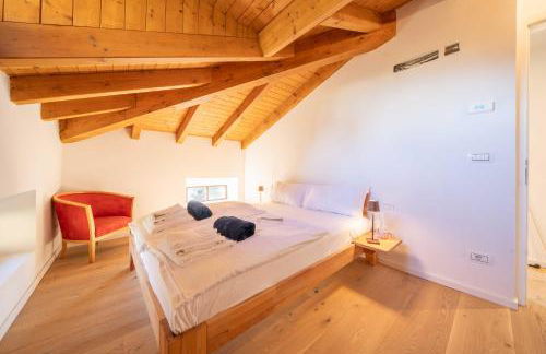 Dreamy Lakeview Attic Escape - Foto 17