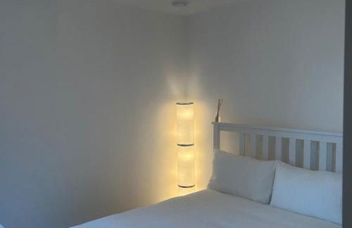 Central 1-Bed Apt for 4 Near Transport & Shops - Foto 12