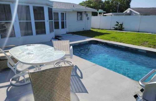 Spacious home With Heated Pool 3 miles from IMG! - Foto 11