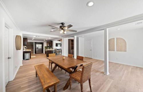 Sprawling estate with private pool and game room and guest house - Foto 22