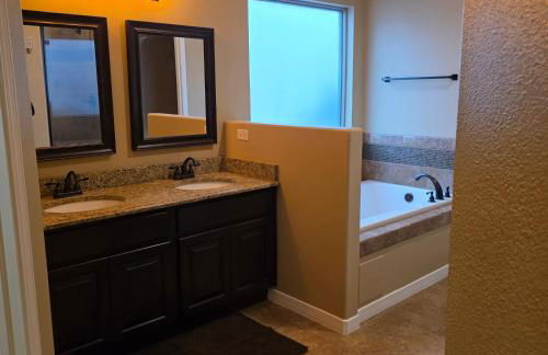 Beautiful Home For Large Family! - Foto 24