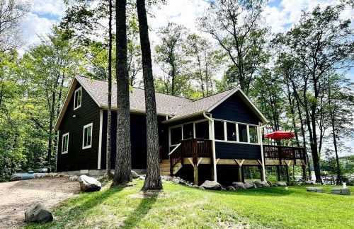 Group Lake Cabin with Ping Pong Table Loaded with Kayaks in Wisconsin - Foto 7