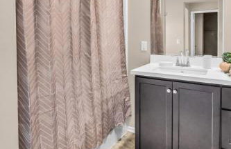 Stylish 3br 3 Bth w fireplace - Foto 9