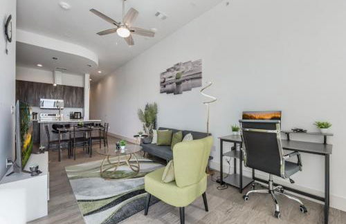 Snappy loft style 2BR I Gym I Parking I Workspace - Photo 4