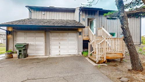 That 70's Beach House - Photo 1