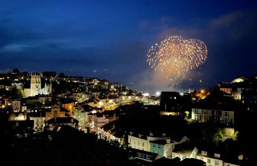 Little Trevio - seaside haven with parking and sea views - Photo 41