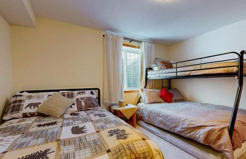 Pool and Beach Access! Lake Arrowhead Hideaway - Foto 22