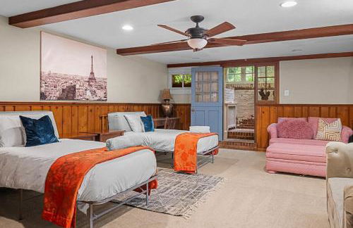 7BR Historic Estate Private Yard Near DC and Old Town - Vassar - Foto 15