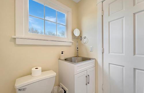 2BR Family Charmer Duplex near Drake - Foto 13