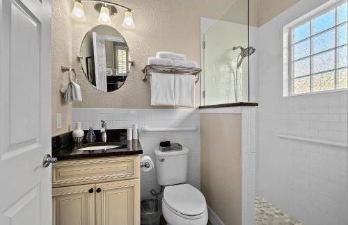 Citrus Hideaway - Steps to City Center - Photo 17