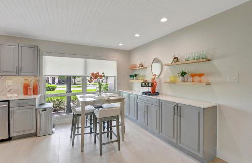 Coastal Palms House - Photo 16