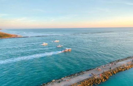 Surfside Beachfront Escape - Neat and Bright - Foto 40