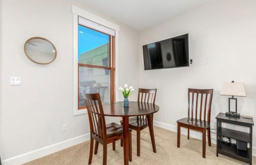 Stylish Grand Lake Retreat - King Bed - Walk to Lake - Foto 10