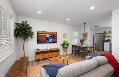 Serene Place Walk to UF Stadium Near Shands & Downtown - Photo 3