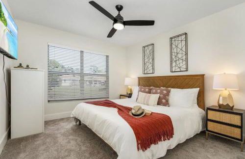 Lakeview Villa lovely pool home in gated community - Photo 29