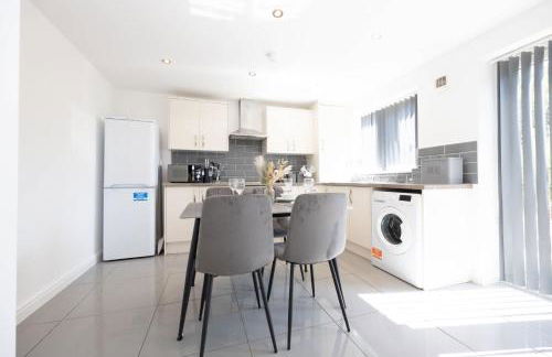 Contemporary 3 Bedroom Home with Garden & Parking - Foto 23