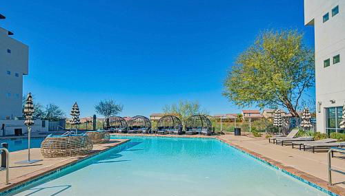 Near Mayo Clinic & Desert Ridge , Stay with Pool & Gym- S309 - Foto 2